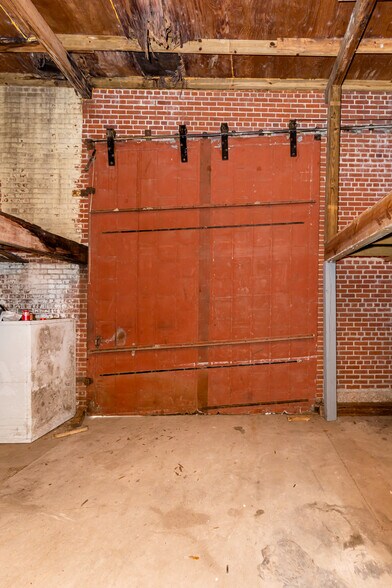 More Photos Of 4914 Main St, Moss Point Storefront For Sale