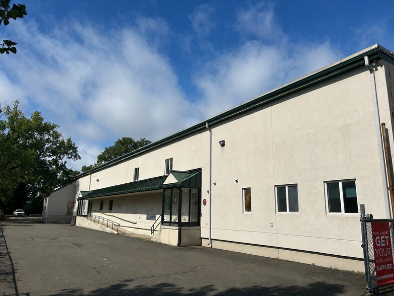 More Photos Of 64 Railroad Ave, Albany Warehouse For Sale