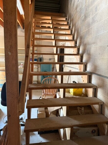 More Photos Of 17 Park Ln, Fairborn Distribution For Sale