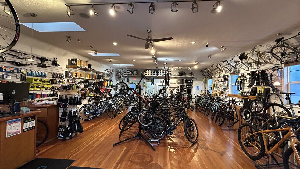 More Photos Of 1833 Cook St, Victoria Storefront For Sale