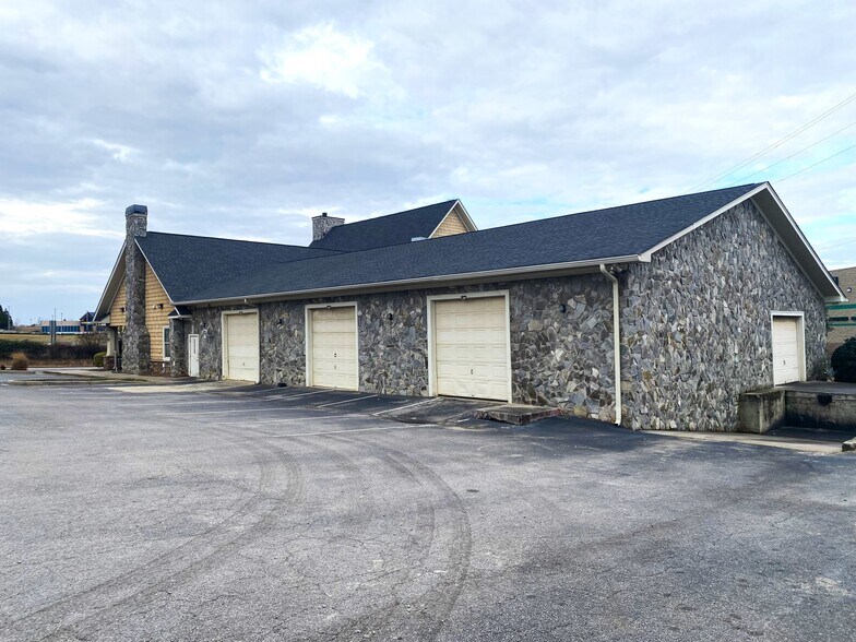 More Photos Of 3905 Fernandina Rd, Columbia Freestanding For Sale