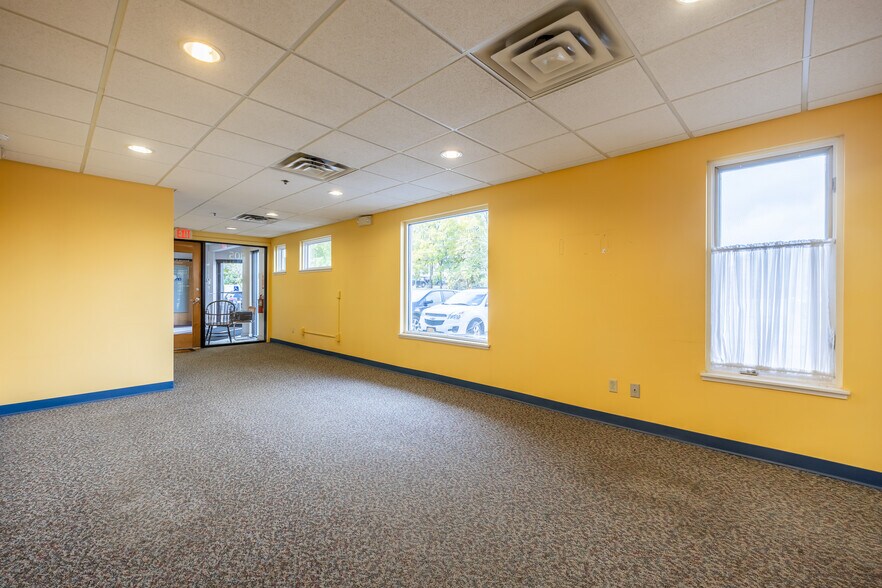 More Photos Of 980 Westfall Rd, Rochester Medical For Lease
