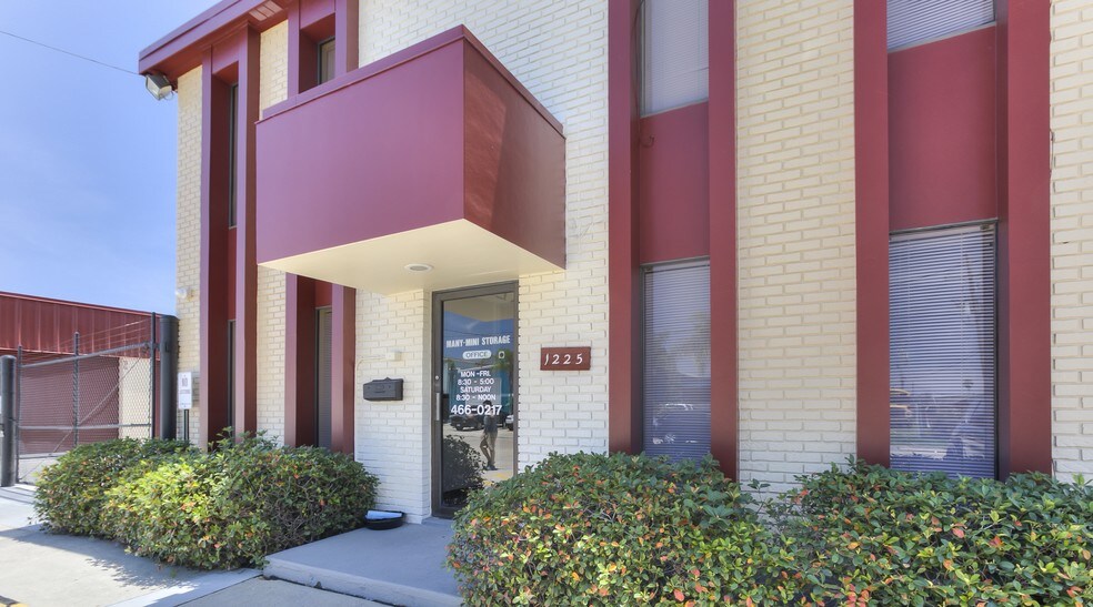 More Photos Of 1225 27th St, Kenner Self Storage For Lease