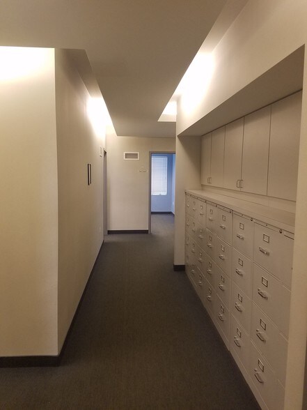 More Photos Of 3660 W Clay St, Saint Charles Office For Lease