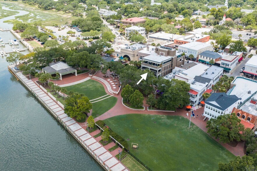 More Photos Of 916 Bay St, Beaufort Office For Sale