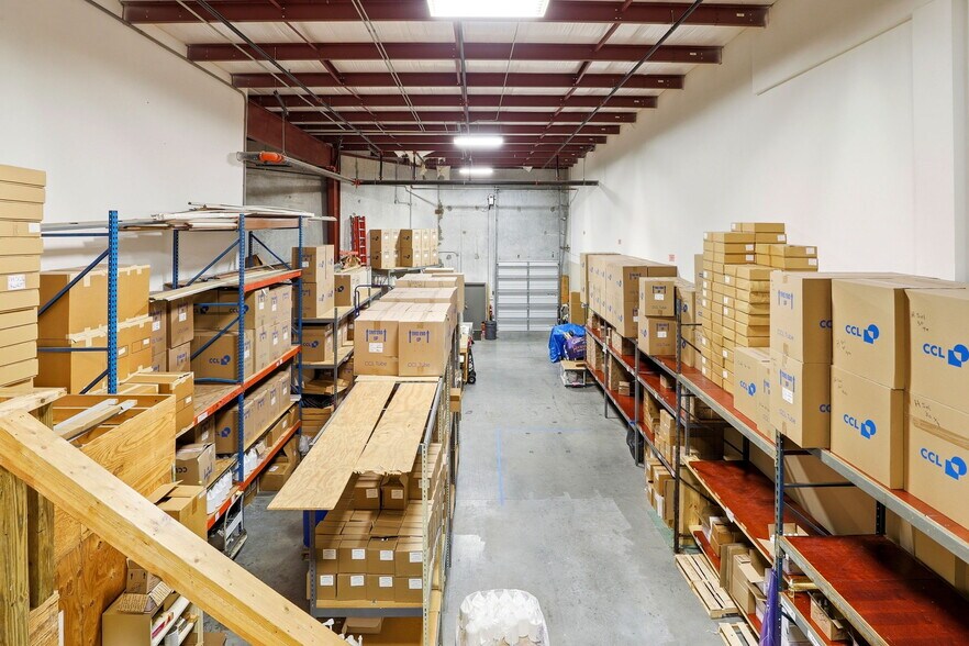 More Photos Of 6881 Kingspointe Pky, Orlando Flex For Sale