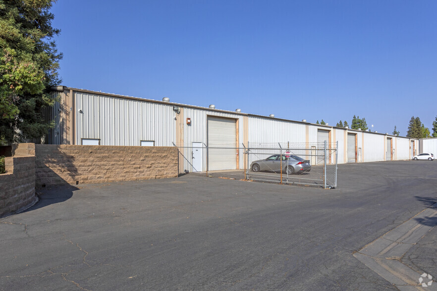 Primary Photo Of 2636-2686 N Argyle Ave, Fresno Warehouse For Lease