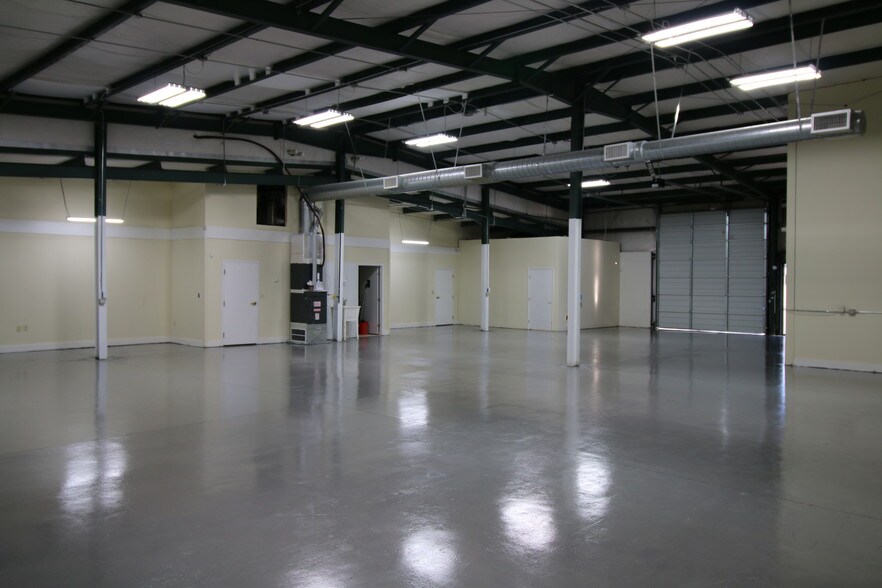 More Photos Of 297 Industrial Park Dr, Lawrenceville Warehouse For Lease