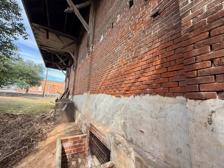 More Photos Of 300 S Randolph Ave, Eufaula Industrial For Sale