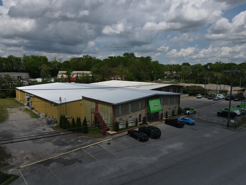 More Photos Of 410 McNally Dr, Nashville Warehouse For Lease