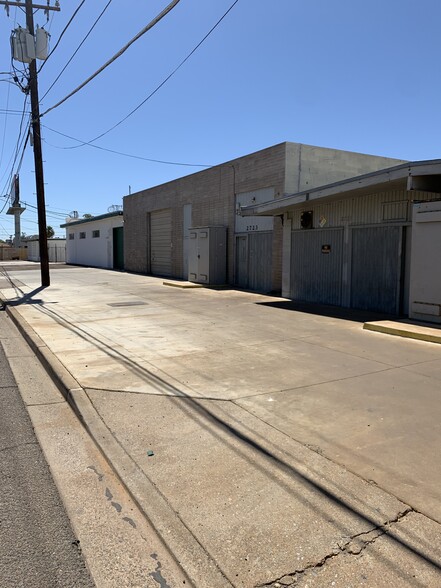 More Photos Of 2723-2725 W Cheery Lynn Rd, Phoenix Warehouse For Sale