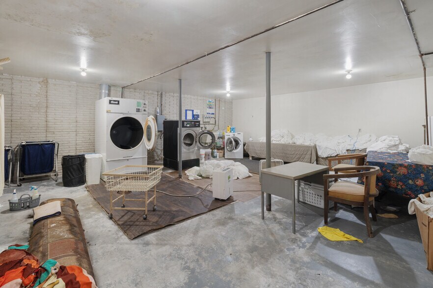 More Photos Of 4712 220th Trl, Amana Hotel For Sale