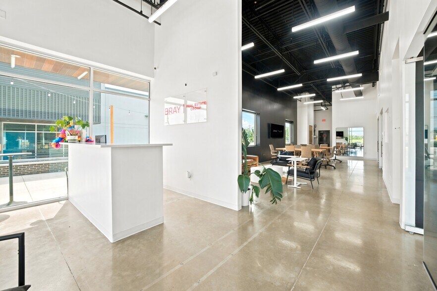 More Photos Of 8610 Potranco Rd, San Antonio Storefront Retail Office For Lease