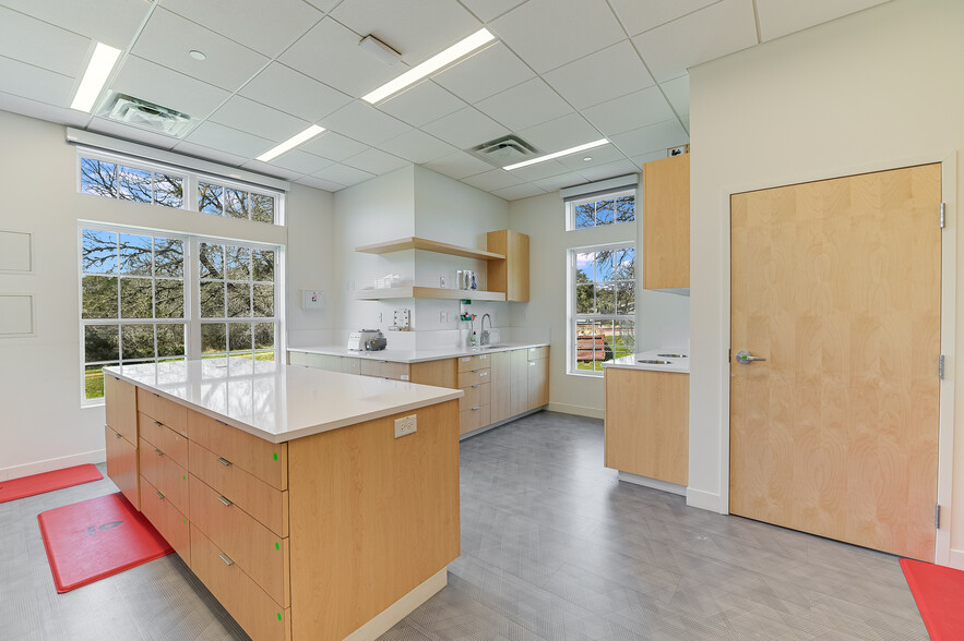 More Photos Of 5915 La Crosse Ave, Austin Medical For Lease