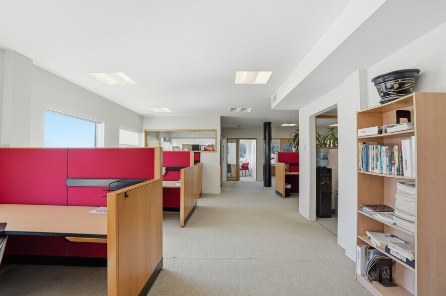 More Photos Of 19 John Clarke Rd, Middletown Office For Sale