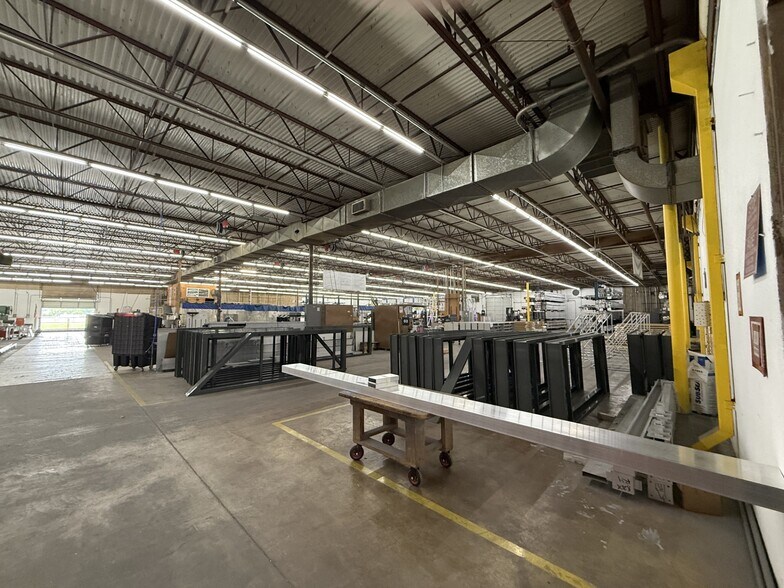More Photos Of 2100 E Richmond Ave, Fort Worth Manufacturing For Lease