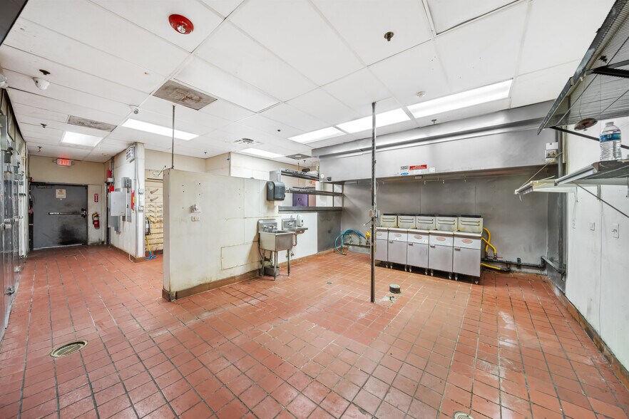 More Photos Of 9850 Milwaukee Ave, Glenview Fast Food For Sale