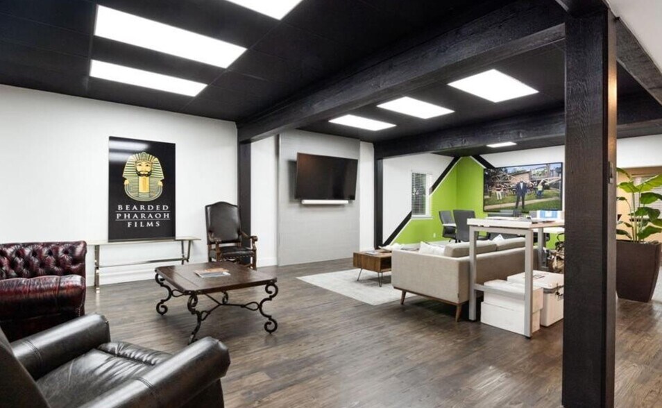 More Photos Of 6820 Walling Ln, Dallas General Retail For Sale