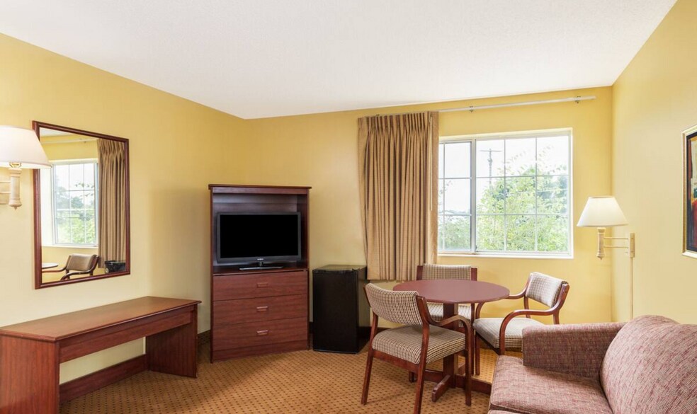 More Photos Of 1530 Main St, Osage Hotel For Sale