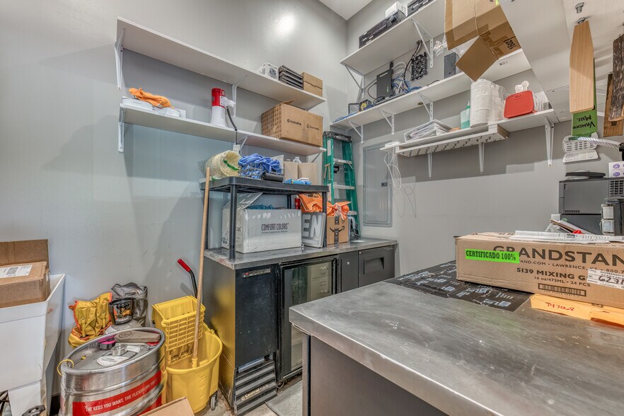More Photos Of 640 E Maple St, Johnson City Bar For Sale