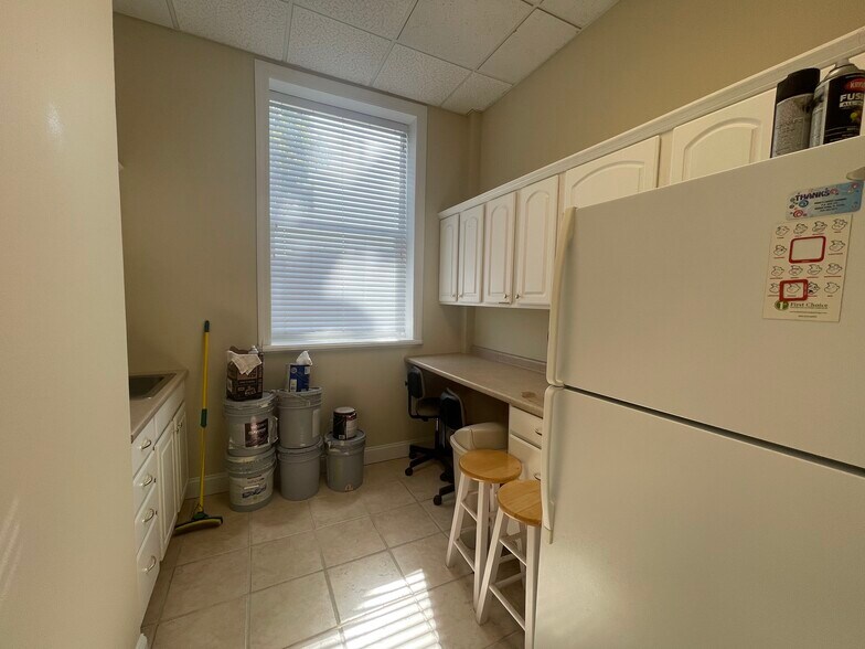 More Photos Of 220 W Main St, Tavares Office For Lease