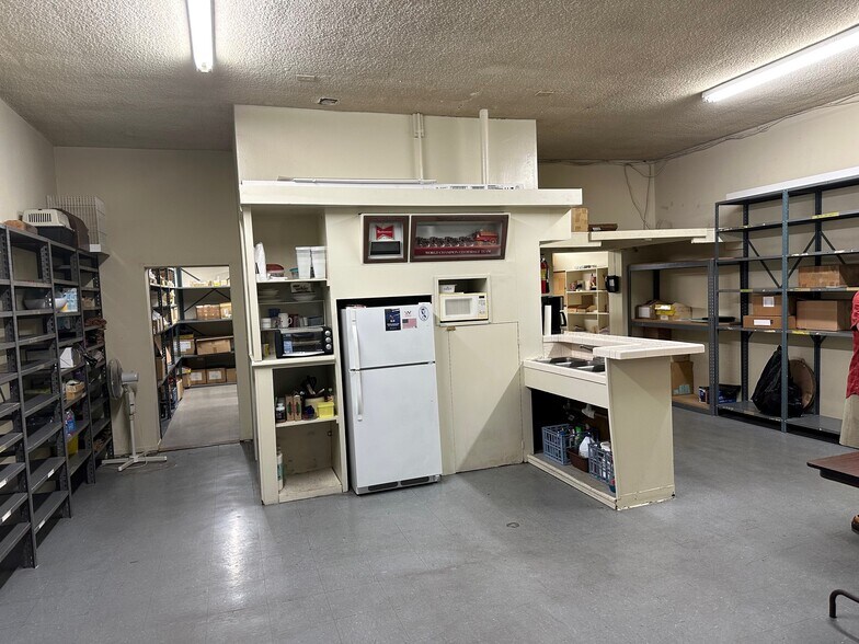 More Photos Of 3806 W Burbank Blvd, Burbank Storefront For Sale