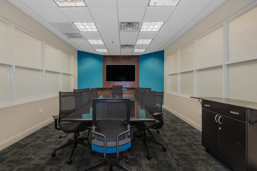 More Photos Of 3001 N 29th Ave, Hollywood Unknown For Lease