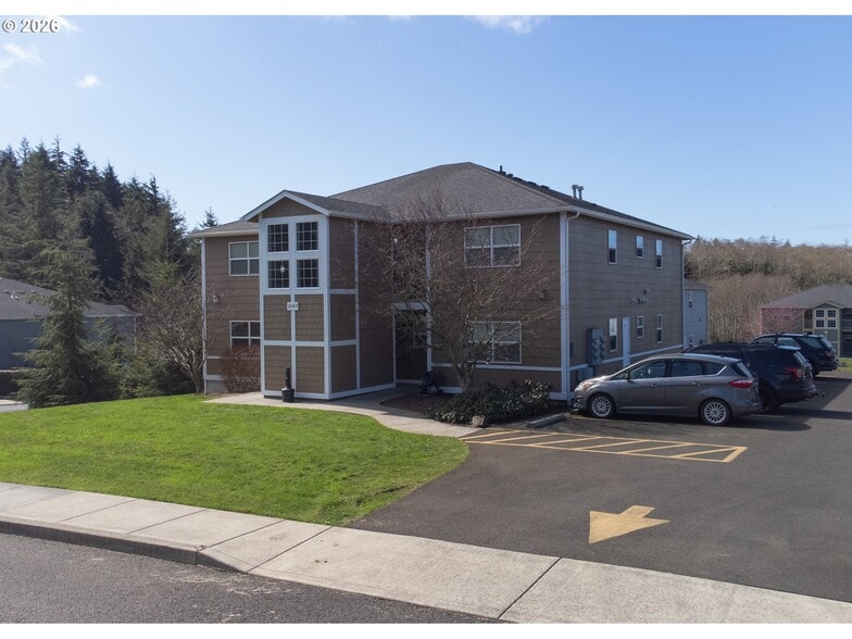 More Photos Of 2047 SE Huckleberry Ave, Warrenton Apartments For Sale