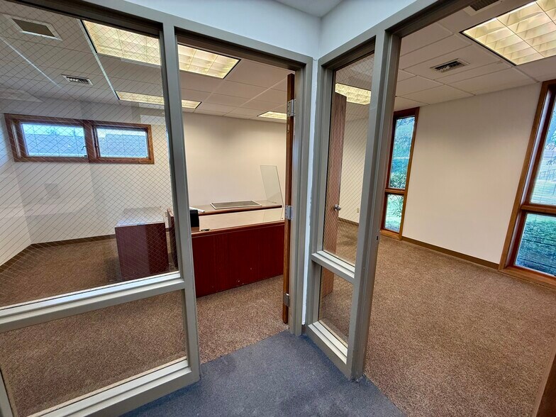 More Photos Of 321 S Blanchard St, Findlay Office For Sale