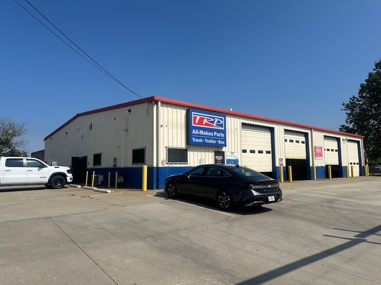 More Photos Of 5301 Crayton Ave, Cleveland Warehouse For Lease