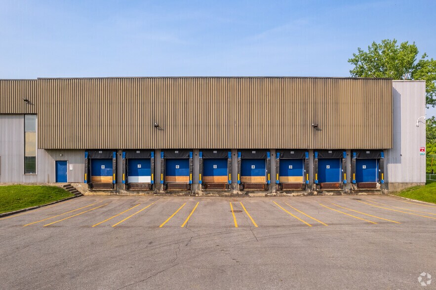More Photos Of 2000 Rue Halpern, Montréal Distribution For Lease