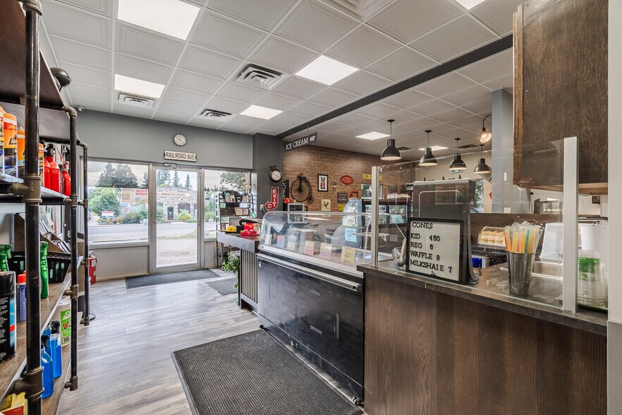 More Photos Of 20 Railway Av S, Marwayne General Retail For Sale