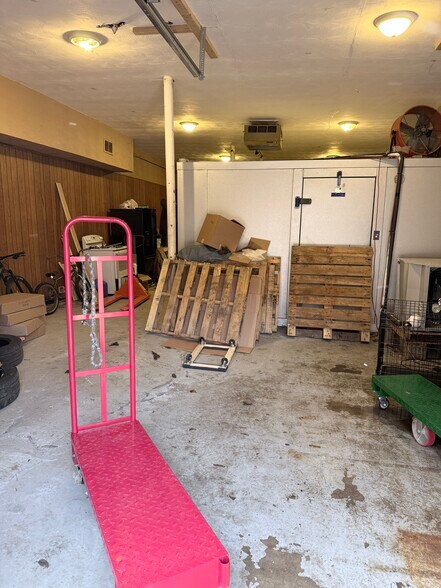 More Photos Of 8 Yeoman St, Amsterdam Flex For Sale