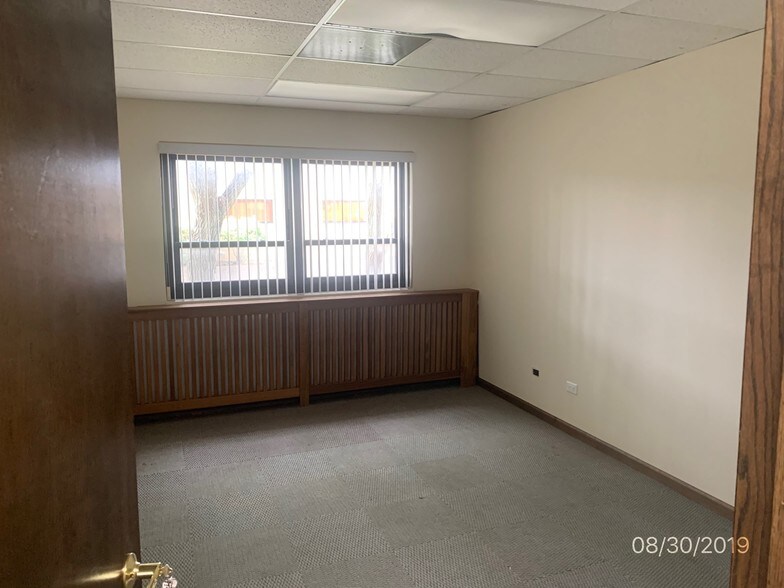 More Photos Of 5818 S Archer Rd, Summit Loft Creative Space For Sale