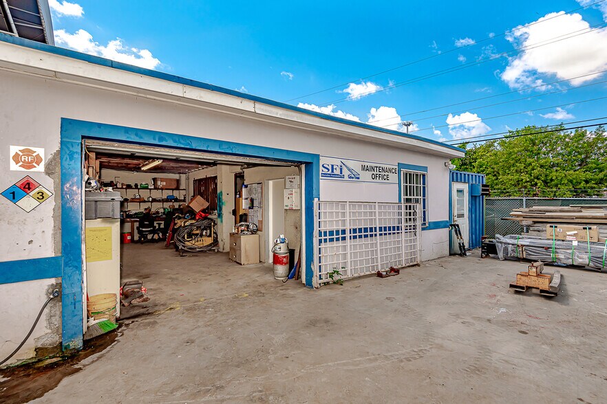 More Photos Of 2301 SW 57th Ave, West Park Warehouse For Lease