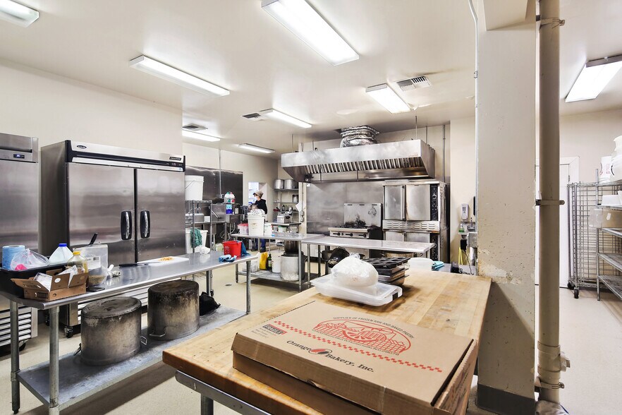 More Photos Of 1313 N State St, Bellingham Restaurant For Lease