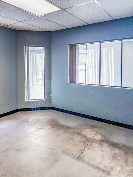 More Photos Of 1615 W Texas St, Fairfield Office Residential For Lease