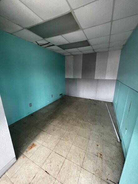 More Photos Of 1200 E Mulberry St, Angleton Auto Repair For Sale