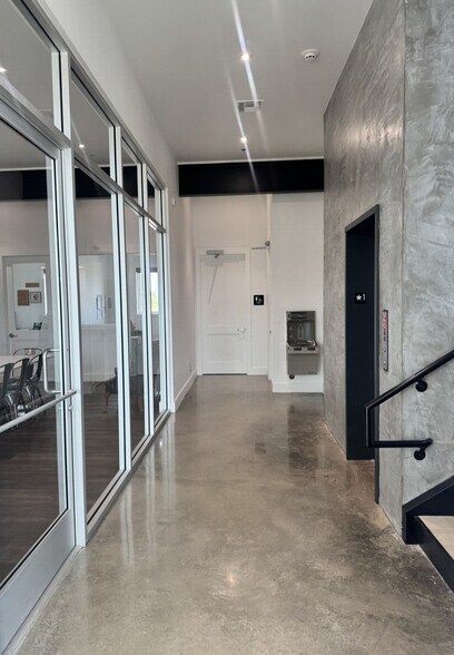More Photos Of 330 Wonder World Dr, San Marcos Loft Creative Space For Lease