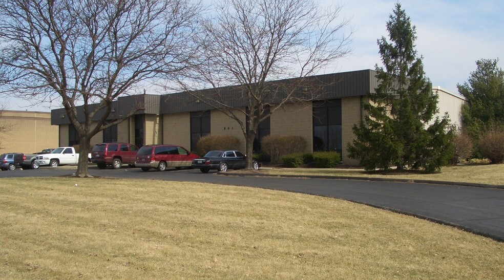 More Photos Of 6901 Americana Pky, Columbus Light Distribution For Lease