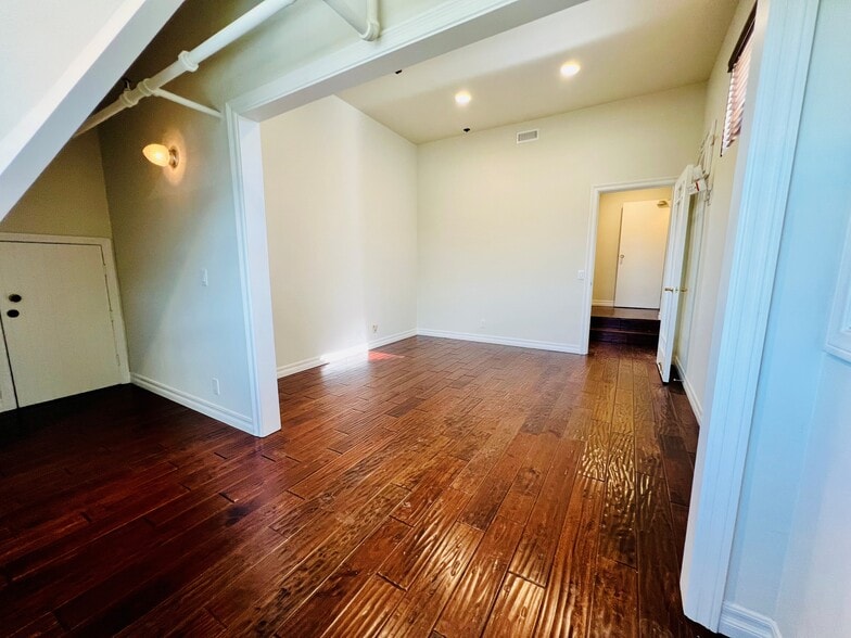 More Photos Of 13323 W Washington Blvd, Culver City Medical For Lease