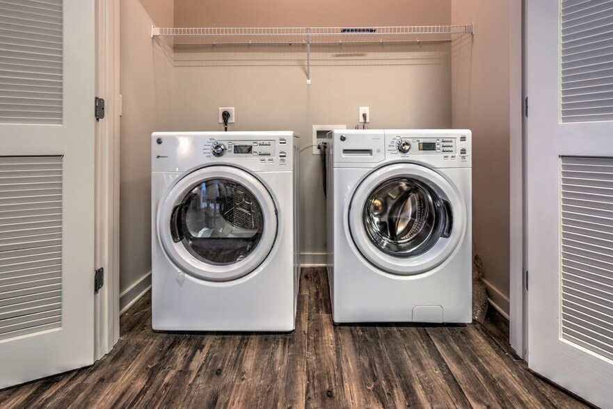 More Photos Of 395 S Highland St, Memphis Apartments For Lease