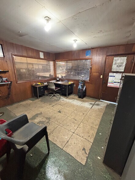 More Photos Of 424 Shelton Rd, West Columbia Warehouse For Sale