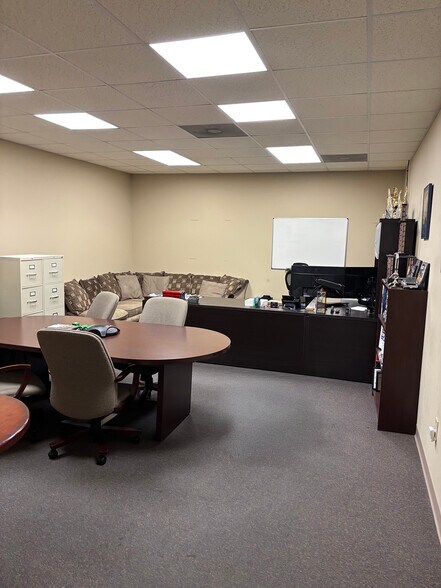 More Photos Of 2847 John Deere Dr, Knoxville Light Distribution For Lease