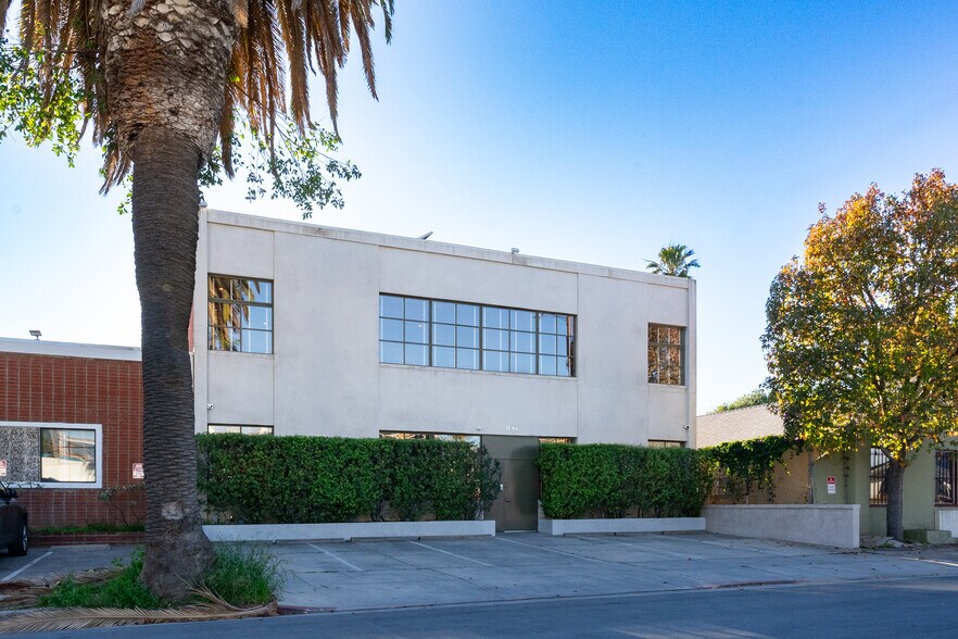Primary Photo Of 1646 19th St, Santa Monica Light Manufacturing For Sale