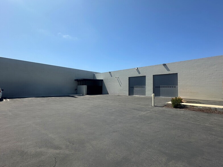 More Photos Of 1100-1102 W 135th St, Gardena Manufacturing For Sale