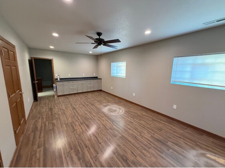 More Photos Of 103 Leonard St S, West Salem Freestanding For Sale