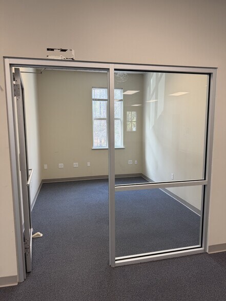 More Photos Of 550 Long Point Rd, Mount Pleasant Medical For Lease