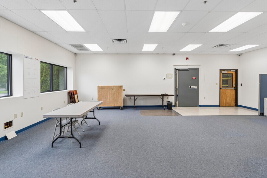 More Photos Of 2200 E Fairview Ave, Johnson City Warehouse For Sale