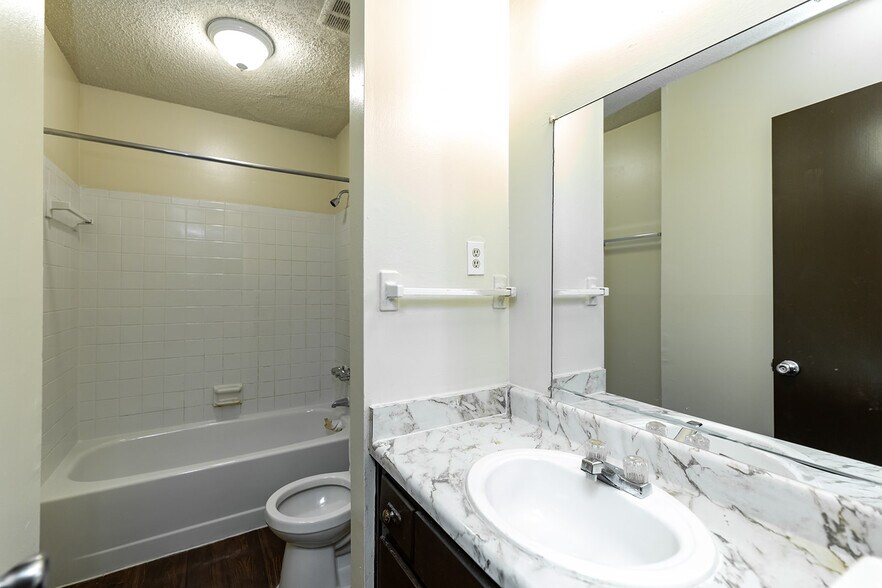 More Photos Of 3446 Carnes Ave, Memphis Apartments For Sale